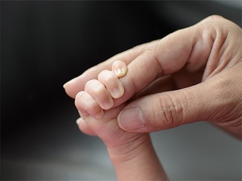 Руки матери – лучшее обезболивающее для младенца